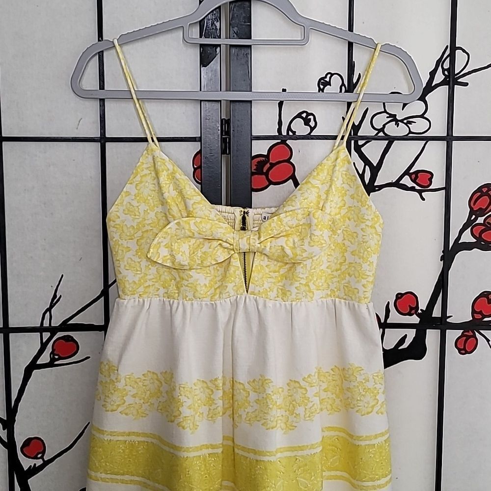 Alice + Olivia Melvina Tie-Front Babydoll Dress - Picture 4 of 9